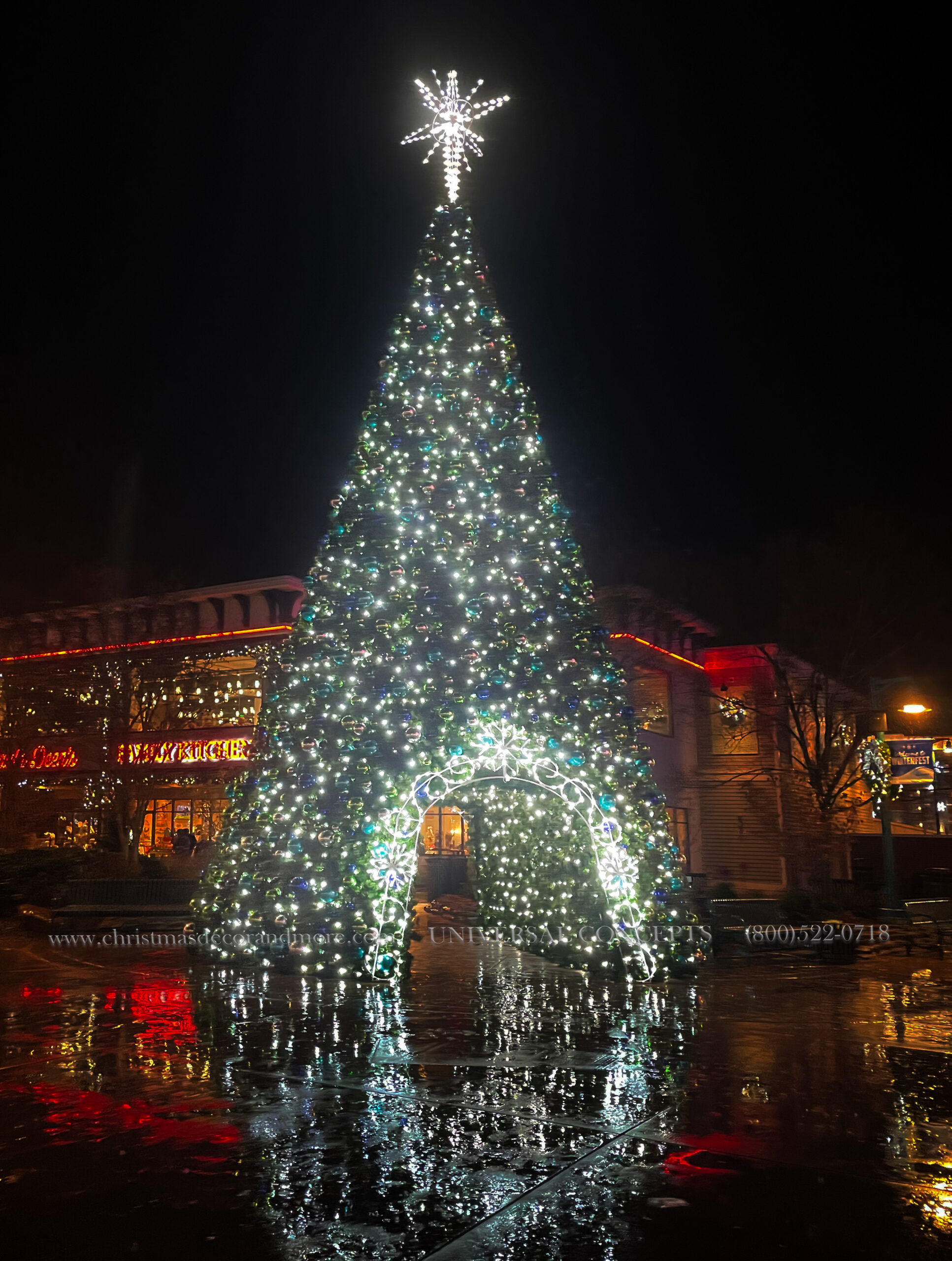 A giant walk-through Christmas tree at Pigeon Forge provided by Universal Concepts